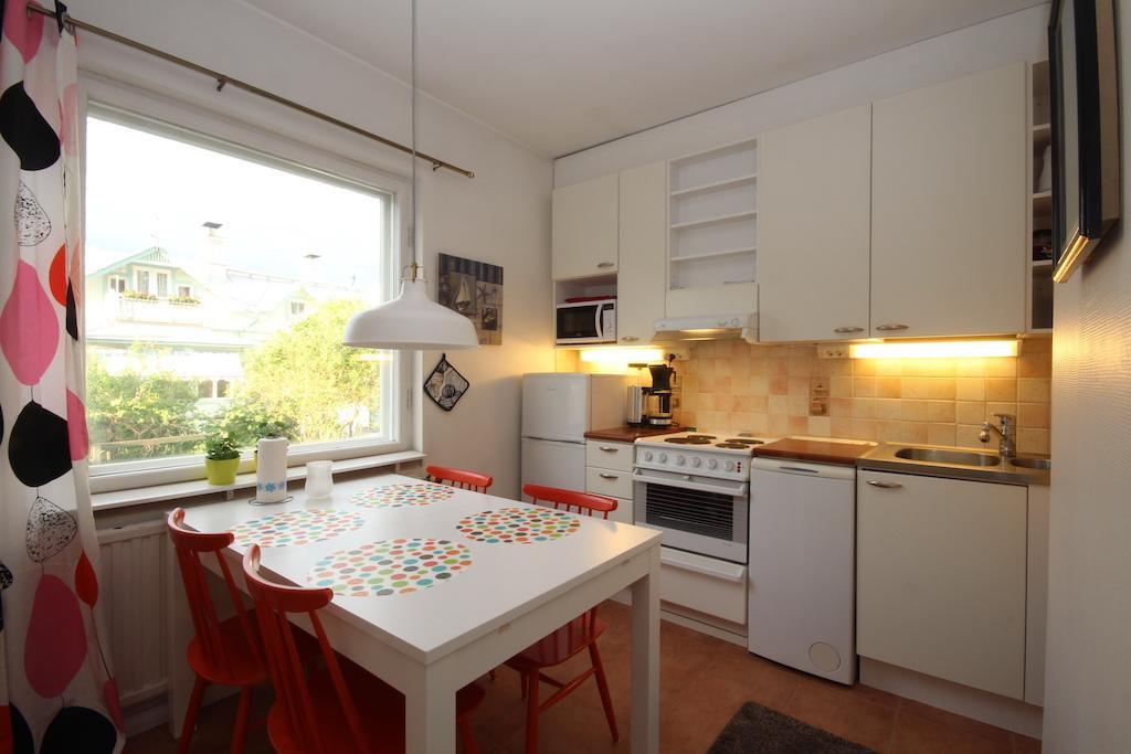 Majoitushuoneisto Tuomipuisto Apartment Naantali Phòng bức ảnh
