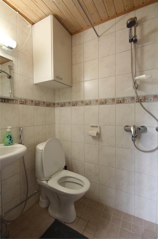 Majoitushuoneisto Tuomipuisto Apartment Naantali Phòng bức ảnh